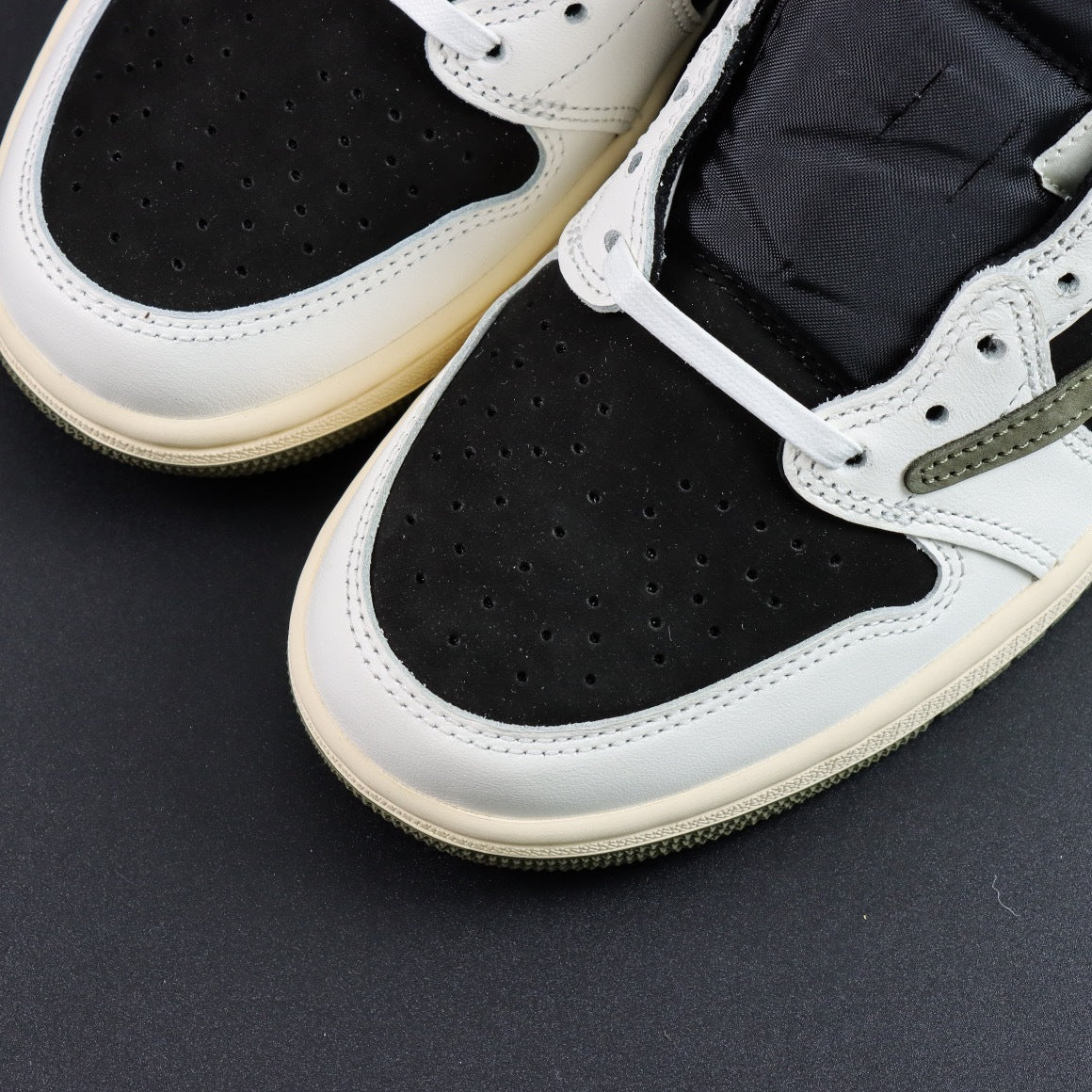 Jordan 1 Low 'Cactus Jack'